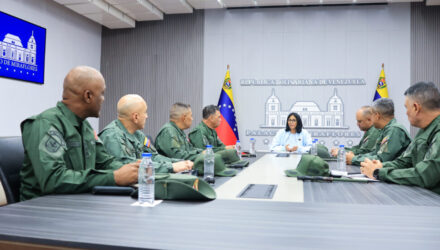 Presidenta Rodríguez recibió al alto mando militar 10 Presidenta