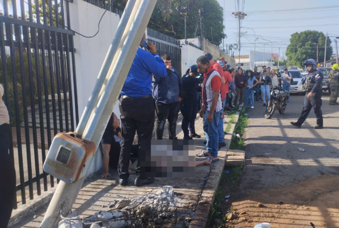 ¡Cuando toca, toca! Le dio un infarto manejando y murió al chocar contra un poste en Maracaibo 2 quedo en el sitio
