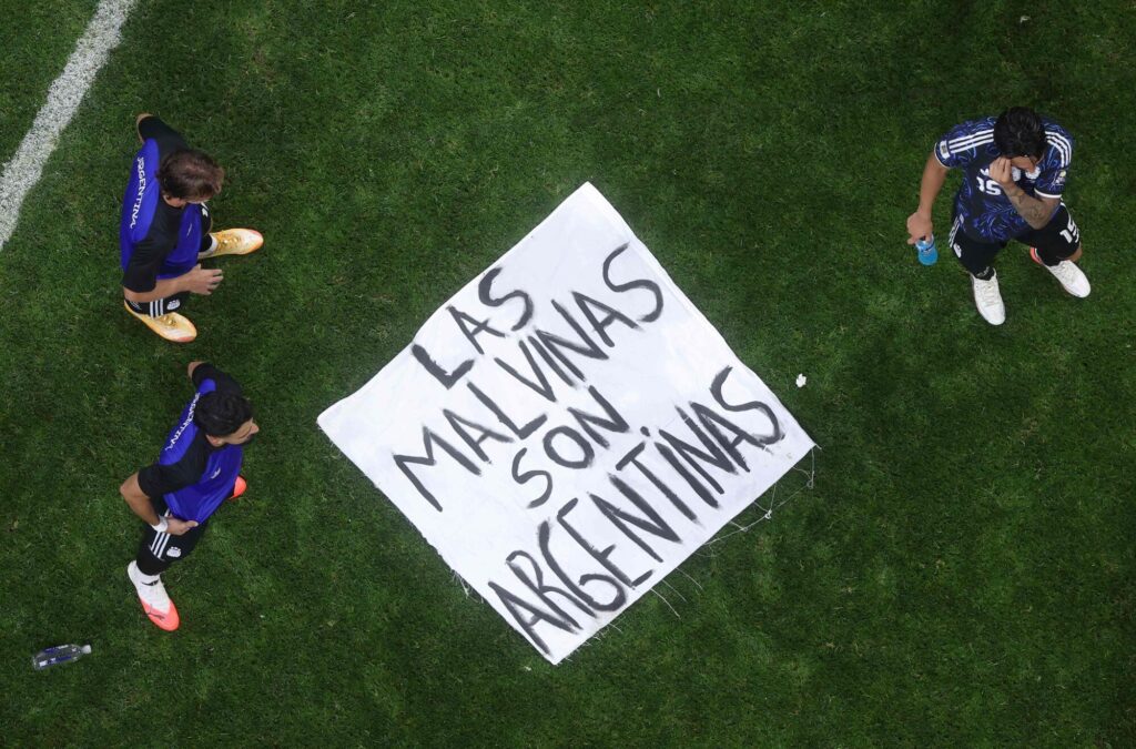 Los jugadores argentinos se atrevieron y reivindicaron la soberanía de Las Malvinas en el partido de la semifinal 2 Argentina polemica