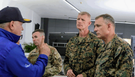 Jefe del Comando Sur se vio con Diosdado Cabello como «mejores amigos» 3 Comando
