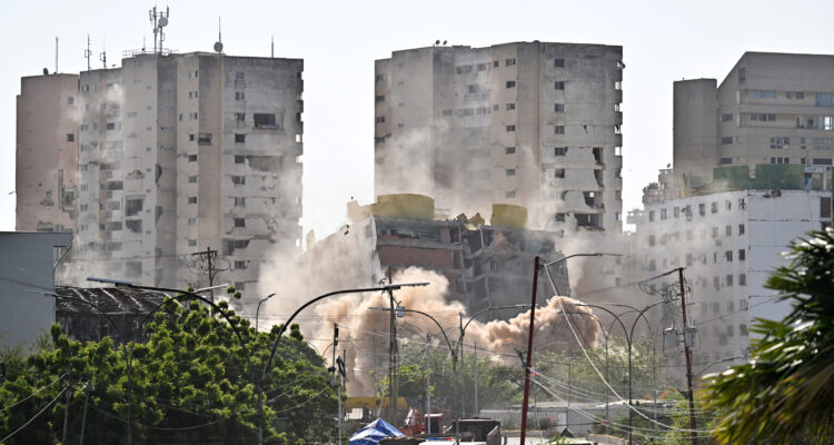 Demolieron el primer edificio de La Guaira por riesgos estructurales 1 Edificio