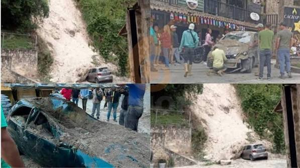 Tres vehículos quedaron tapiados por deslizamiento de tierra en la Colonia Tovar 2 Deslizamiento de tierras