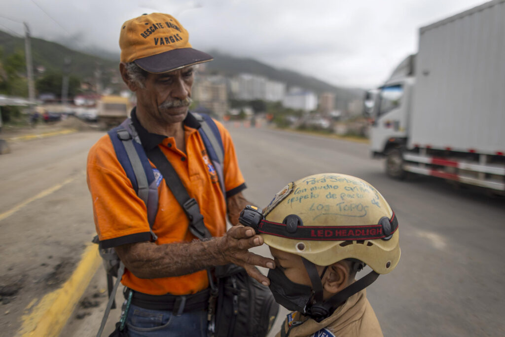 El «topito» venezolano salvó dos mascotas tras los terremotos 2 El topito