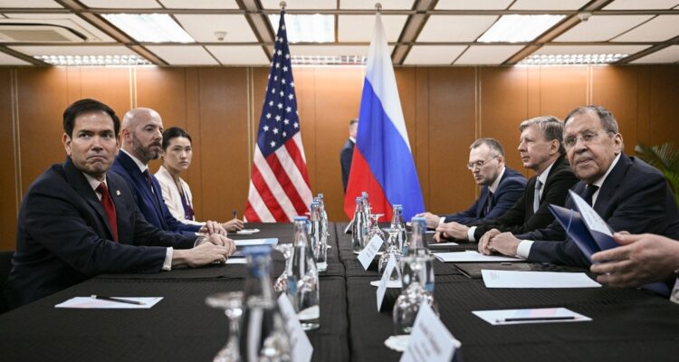 Marco Rubio y Serguéi Lavrov se sentaron para hablar de Oriente Medio, Ucrania y sus relaciones bilaterales 1 Rubio - Lavrov