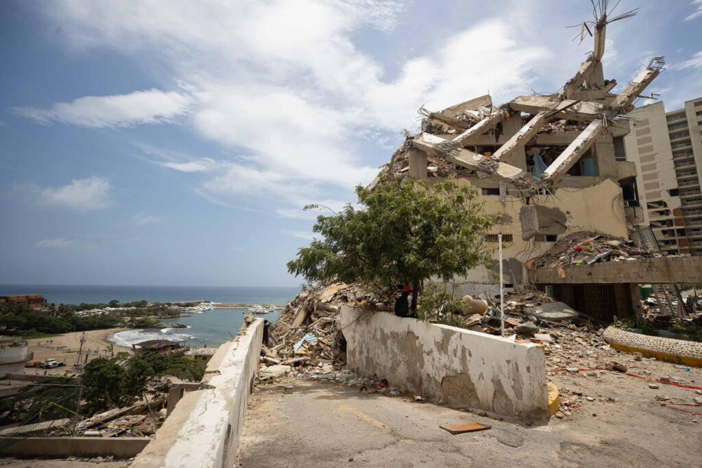 Arrojar escombros en playas o ríos tras los terremotos será sancionado con multas y acciones penales 2 Escombros de los terremotos