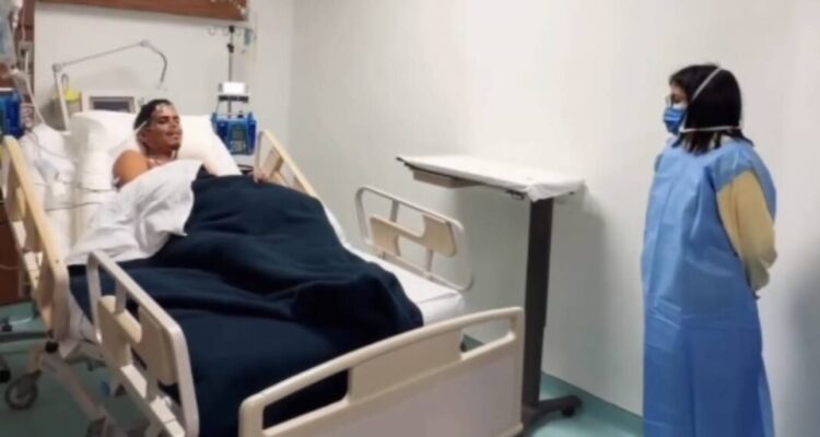 Delcy Rodríguez visitó a Hernán Gil, el hombre que duró más de una semana bajo los escombros 1 Gil