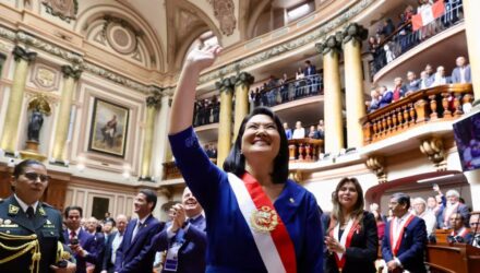 Keiko Fujimori al fin logró que le pusieran la banda presidencial 2 Fujimori