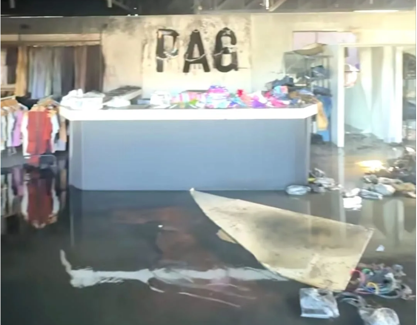 Se incendió local de calzado y ropa en el Hotel Tibisay del Lago en Maracaibo 3 Local 1