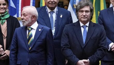 Justicia de Brasil investigará quién pagó el viaje de Milei a Brasil para insultar a Lula 2 Lula Milei