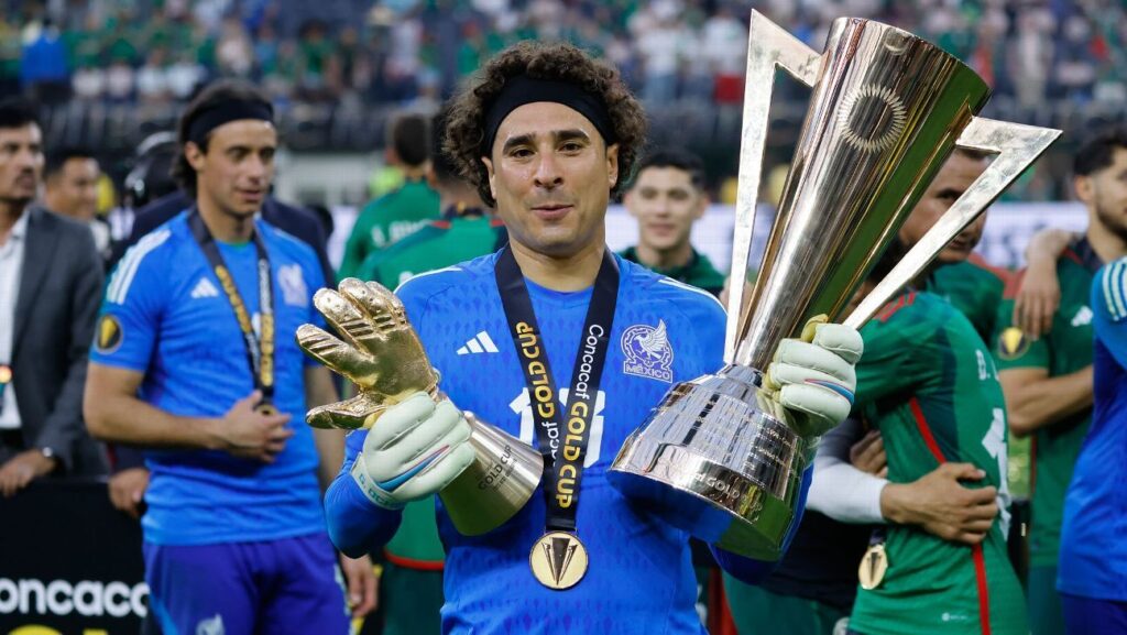 Guillermo Ochoa cuelga los guantes tras 22 años de trayectoria 2 Ochoa