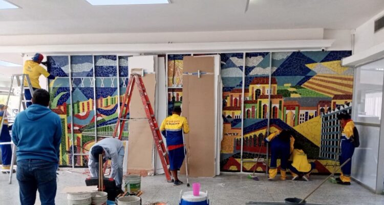 Alcaldía descubre mural de Luis Martínez que estaba tapiado con una pared de yeso 1 Alcaldía