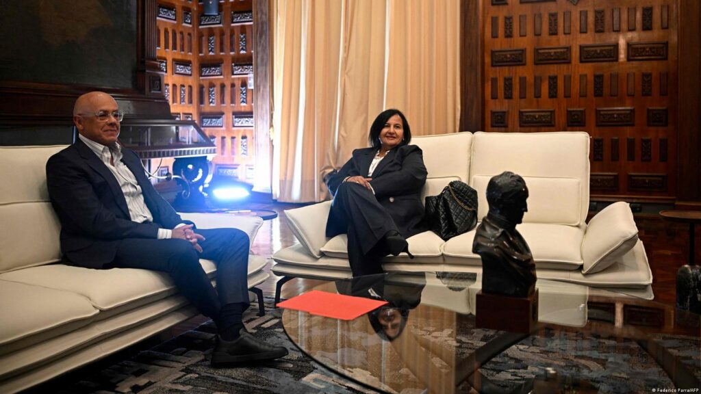 El primero de agosto inicia una nueva ronda de conversaciones entre gobierno y oposición. María Machado otra vez por fuera 2 Rodriguez Figuera
