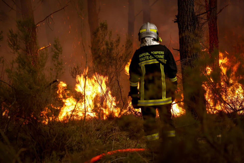 Tormentas de fuego agravan la situación con el megaincendio en Francia 2 Tormenta de fuego Francia