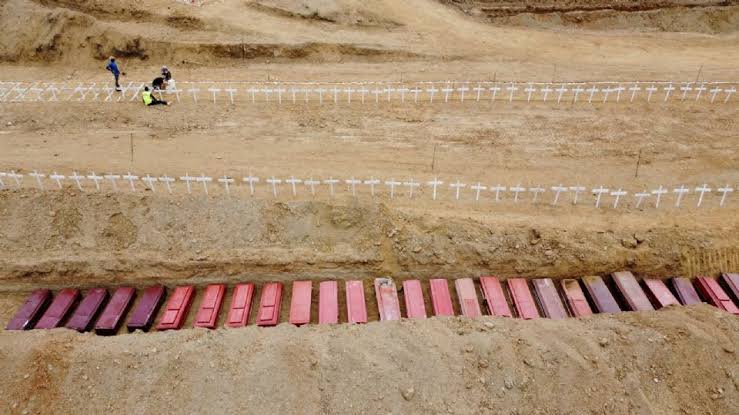 Gobierno nacional desarrolla cementerio de emergencia para recibir los muertos de la devastación 4 Victimas del terremoto cementerio