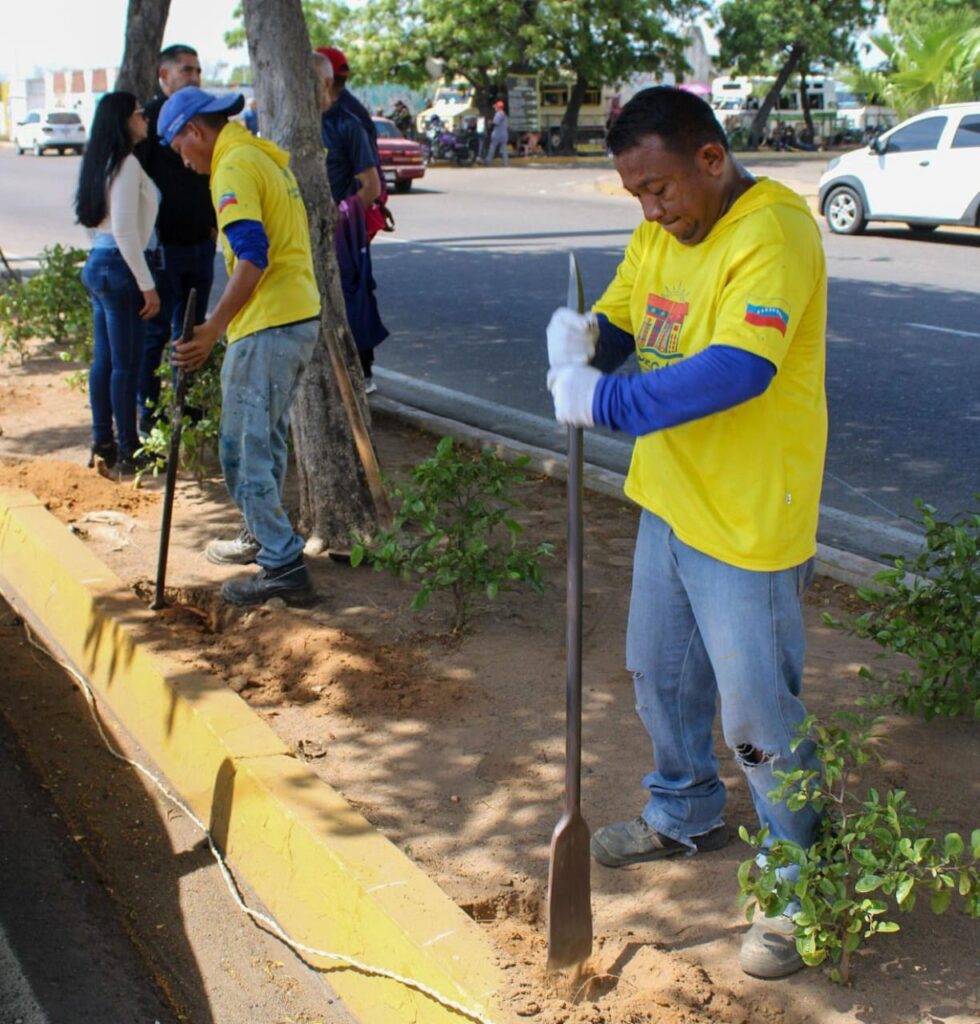 Avanzan trabajos de la Alcaldía de Maracaibo para adecuar paso peatonal en Galerías Mall 3 WhatsApp Image 2026 07 04 at 8.40.35 PM