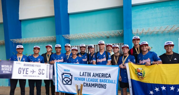 Llegaron a casa los campeones Latinoamericanos de béisbol 1 Campeones