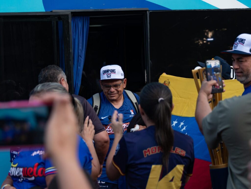Llegaron a casa los campeones Latinoamericanos de béisbol 2 WhatsApp Image 2026 07 06 at 4.13.56 PM 1
