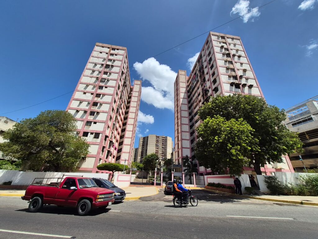 Brigadas de Riesgo del Zulia se despliega en las Torres del Saladillo y en Residencias San Martin 5 WhatsApp Image 2026 07 17 at 10.59.58 AM 1