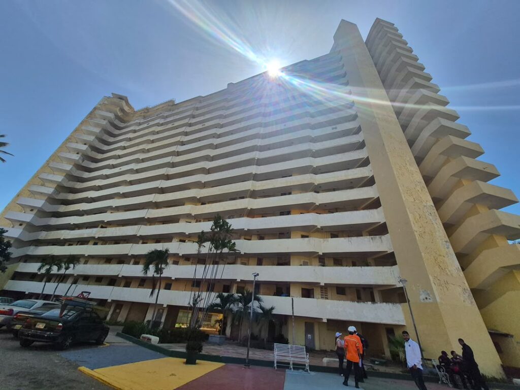 Brigadas de Riesgo del Zulia se despliega en las Torres del Saladillo y en Residencias San Martin 6 WhatsApp Image 2026 07 17 at 10.59.58 AM 2