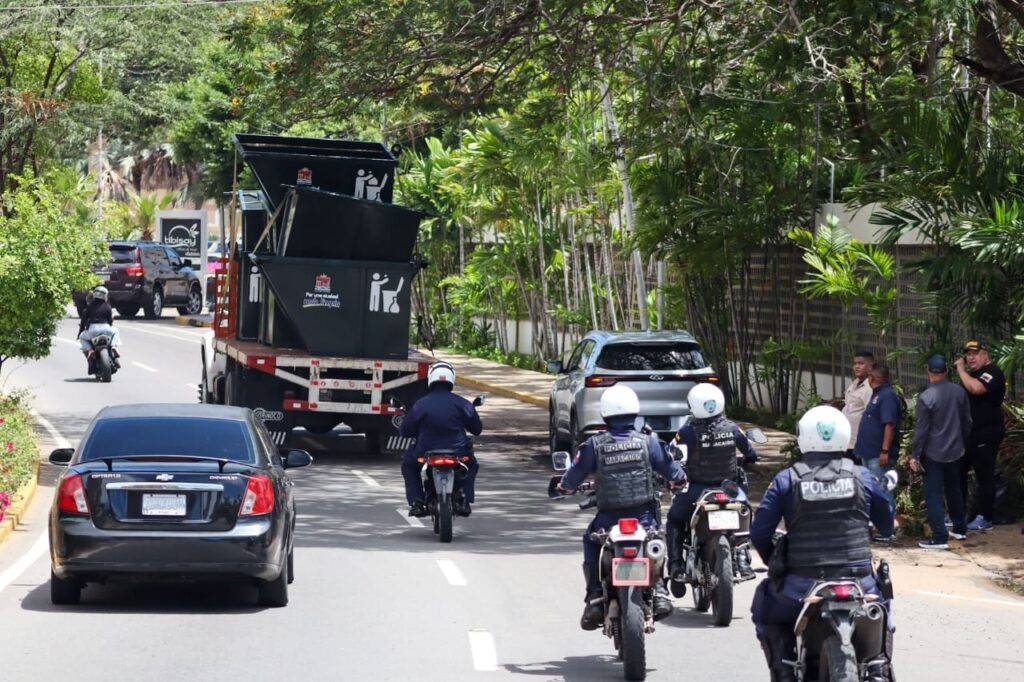 Alcaldía de Maracaibo desplegó 20 nuevos contenedores en sitios estratégicos de la ciudad 5 WhatsApp Image 2026 07 28 at 12.10.28 PM