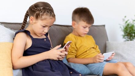 Francia prohíbe las redes sociales a los menores de 15 años 2 Francia