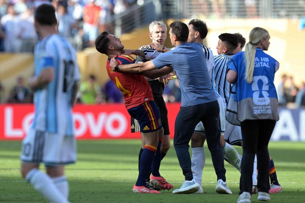 La FIFA abre una investigación contra Argentina por los incidentes tras la derrota en la final del Mundial 2026 2 fifa abre investigacion contra argentina por incidentes en la final del mundial