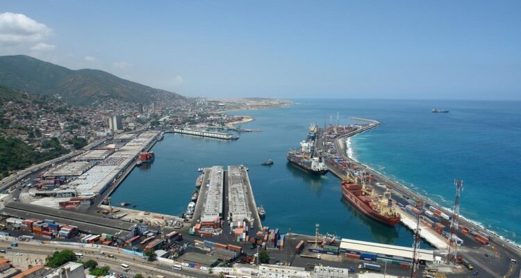 Puerto de La Guaira se reactiva para recibir ayuda humanitaria tras el doble sismo 1 Puerto