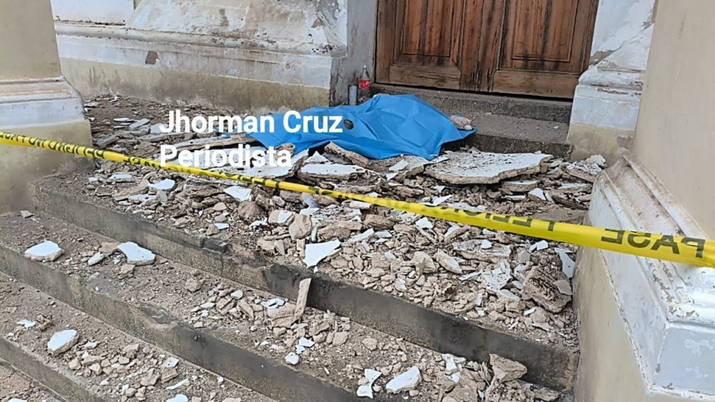 Murió hombre tras desplomarse parte de la estructura en el antiguo Hospital Central de Maracaibo 4 image 1 1024x576 1