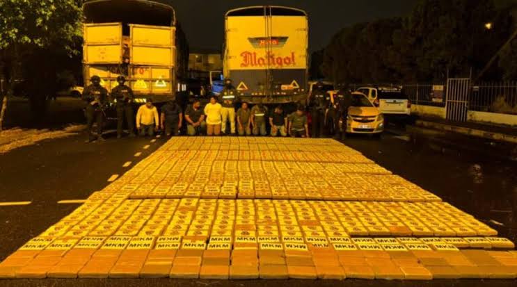 Incautaron en una finca de Ecuador 950 kilos de cocaína y detuvieron a ocho personas 2 images 2