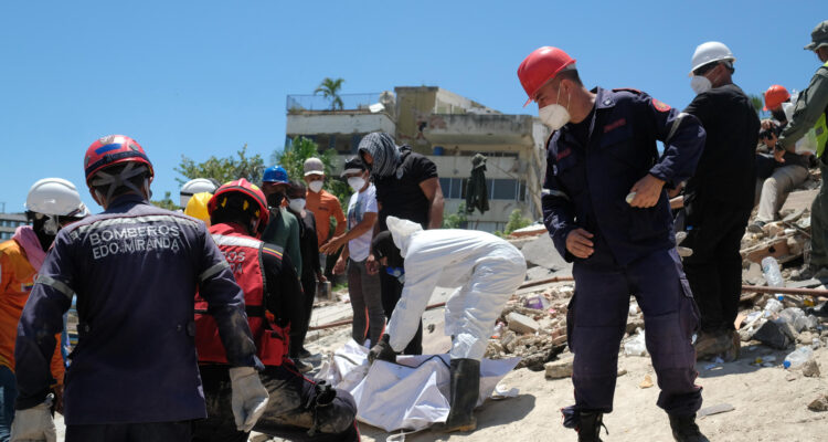 Con 150 nuevos cadáveres localizados, los muertos por los terremotos aumentan a 3.685 y se han atendido 86.974 familias 1 Terremoto
