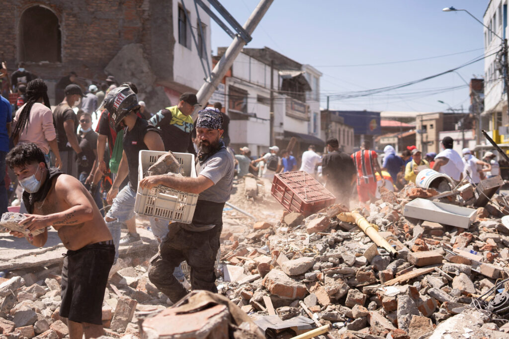 Subió a 111 el número de muertos por terremoto en Colombia 3 2026 08 10T163303Z2056752472RC2RVMAPC1BNRTRMADP3COLOMBIA QUAKE 8ac94d
