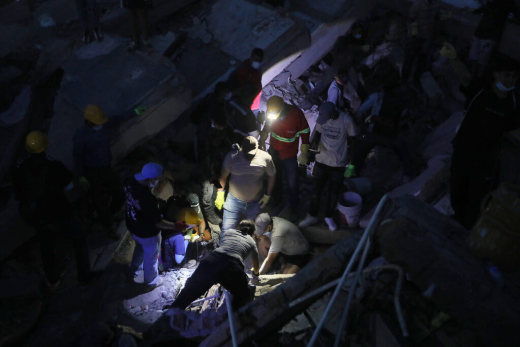 Terremoto en Colombia: 169 muertos, más de 900 heridos 3 Busqueda en terremoto