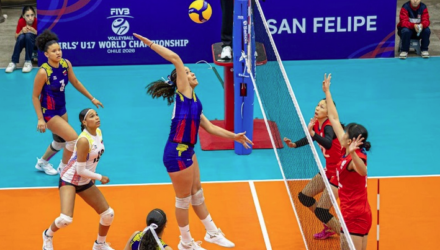 Cómo el central bloqueador influye en una jugada de voleibol sin tocar el balón 2 voleibol
