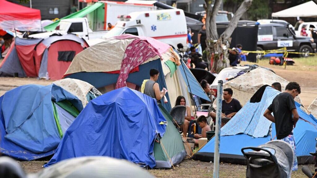 A dos meses del doblete sísmico, La Guaira resiste ante el azote del clima 3 Carpas