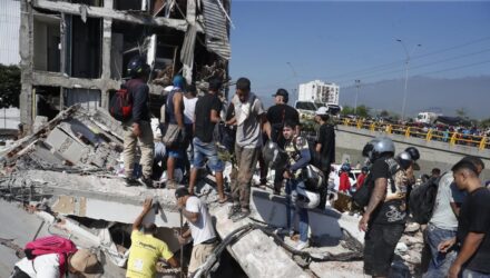 Van 20 muertos en Colombia tras fuerte terremoto 6 Terremoto