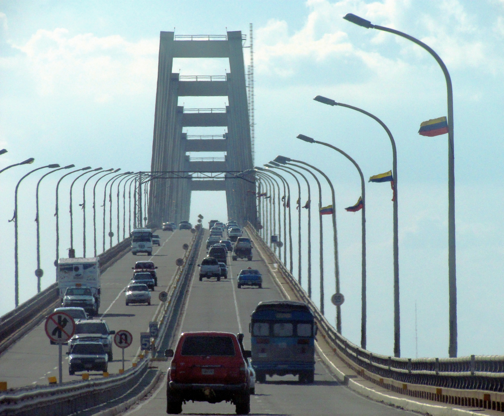El Puente sobre el Lago cumple 64 años: La colosal obra que transformó al Zulia y a Venezuela 3 Crossing the bridge over Maracaibo Lake