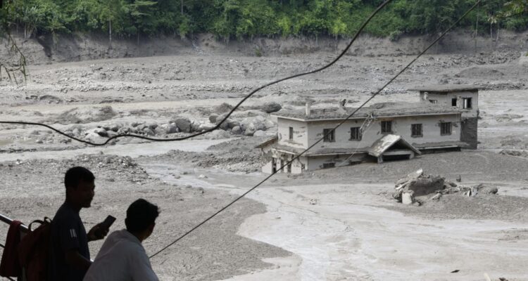 El deslave glaciar en Nepal deja más de 1.200 muertos 1 Nepal