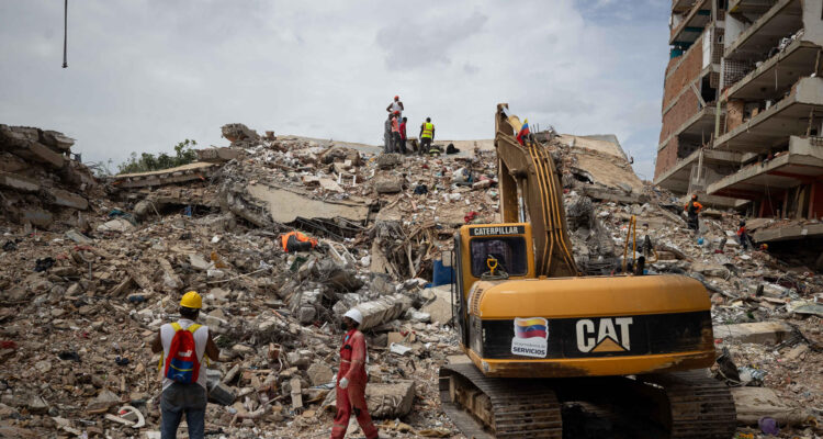 Gremio de la construcción propone plan de tres fases para remover escombros en La Guaira 1 Escombros 7