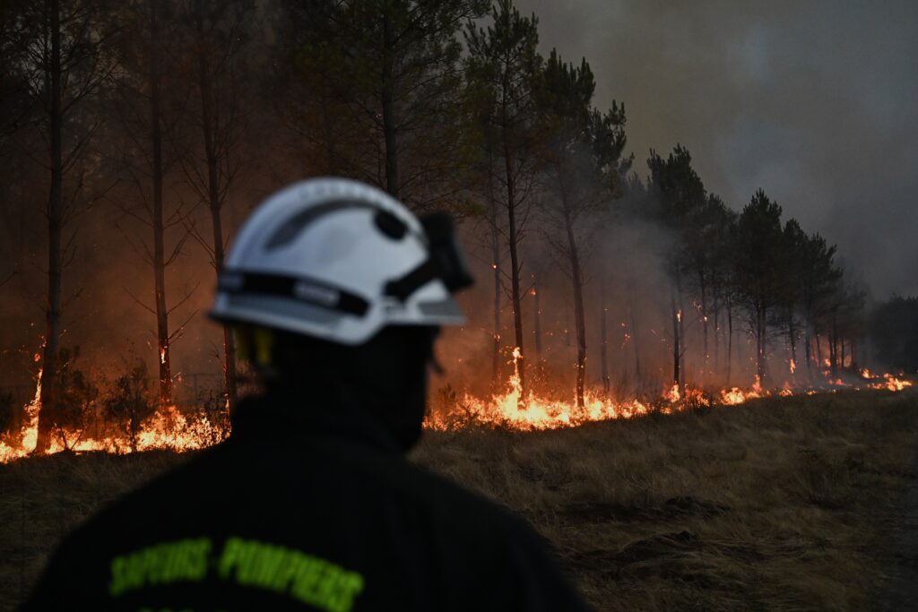 Hay que prestarle atención al cambio climático aunque Trump diga lo contrario: lluvias, incendios, calor, sequías 4 Incedios en Francia