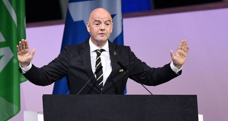 ¡Que renuncie a la FIFA! Escándalos acorralan a Infantino 1 Infantino