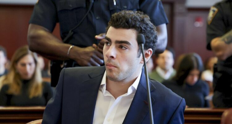 Juez aplazó el juicio estatal contra Luigi Mangione y convocó audiencia el 10 de diciembre 1 Mangione