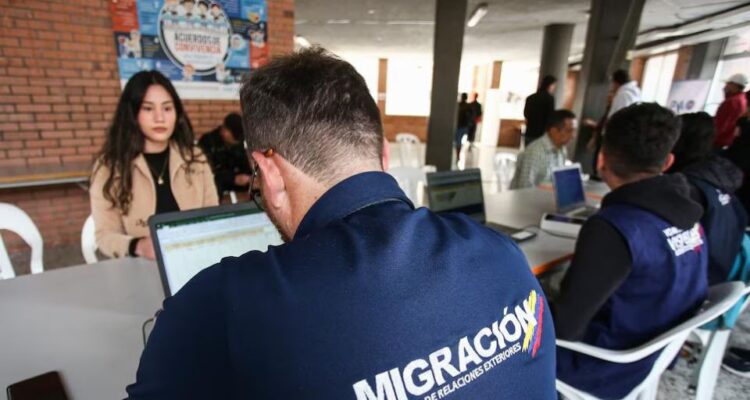 Estas son las cuatro opciones que tienen los venezolanos que se quieren quedar en Colombia 1 Venezolanos