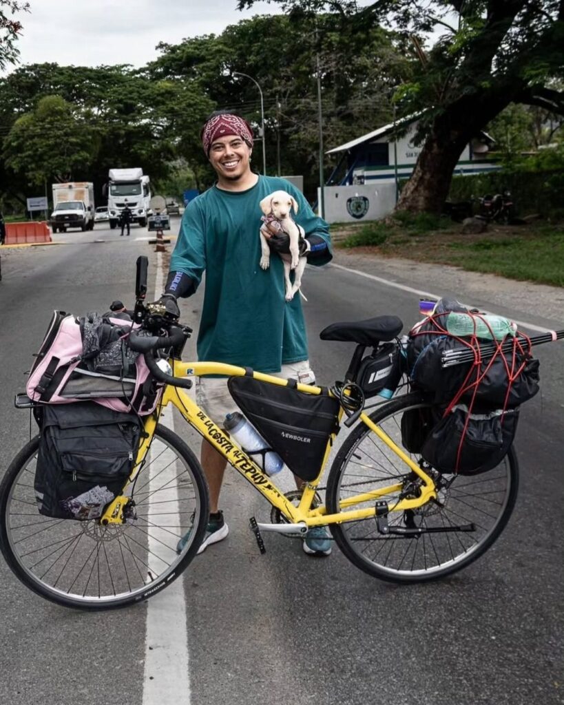 De Ciudad Ojeda a La Gran Sabana: Miltico cruzó Venezuela en bicicleta por un sueño junto a su perrita Lara 3 Milrico e Ipaniza 8 1068x1335 1