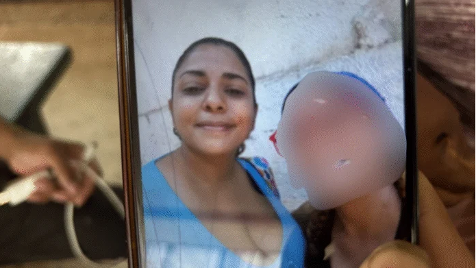 Mujer sobrevivió los terremotos para morir dando a luz a sus gemelos: la familia denuncia negligencia 1 Mujer