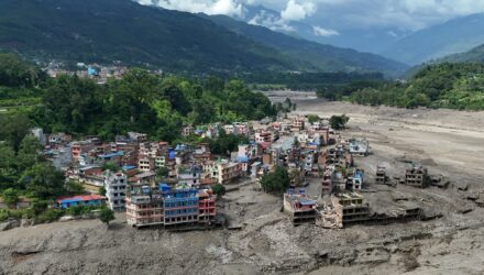 ¡Videos impresionantes! Inundaciones repentinas arrasaron zonas en Nepal 2 Nepal