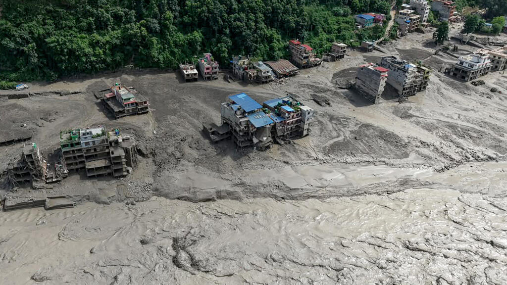Nepal: reportan 270 muertos y 1.300 desaparecidos. Resumen de la situación 3 Nepal tragedia