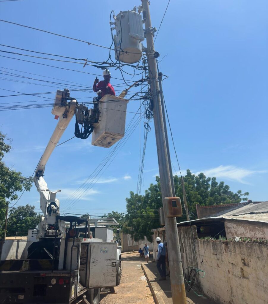 Las 18 parroquias de Maracaibo han sido incluídas en el reemplazo de transformadores 7 PHOTO 2026 08 02 18 13 16