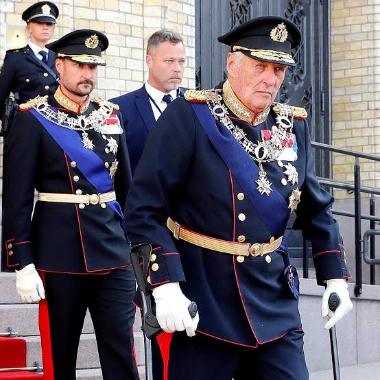 Falleció a los 89 años el rey Harald V de Noruega, el más longevo de Europa 3 Rey y su hijo