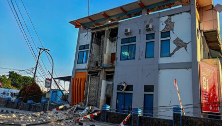 Ascendió a 70 la cifra de muertos y a 22.000 los evacuados por el terremoto en Indonesia 2 Terremoto