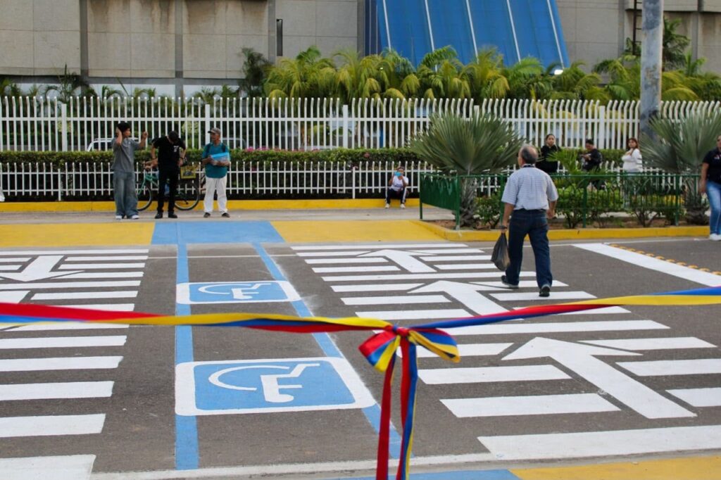 Alcalde Di Martino inaugurando el nuevo paso peatonal en Galerías: la ciudad será modelo humanista de modernización vial 5 WhatsApp Image 2026 08 04 at 11.22.35 AM 2